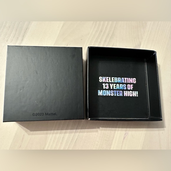 SDCC 2023 exclusive Monster High 13th year pin - Picture 3 of 7